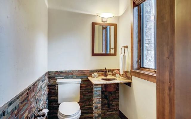 Lone Star Lodge 3 Bedroom Townhouse by RedAwning