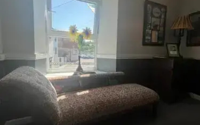 Annie May's B&B