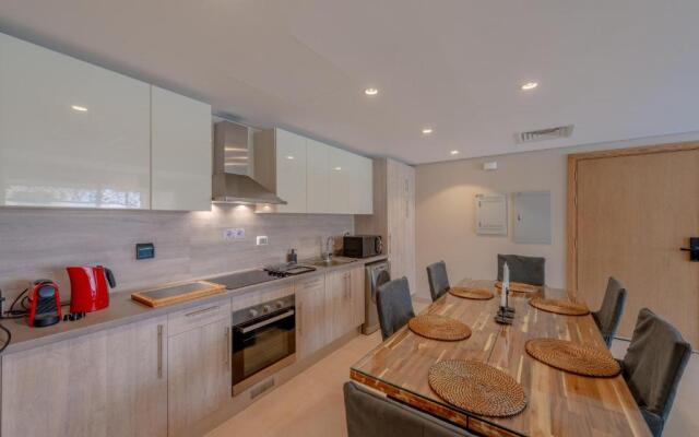 Mangroovy 2 Bedroom Sea View Apartment, Pool & Beach