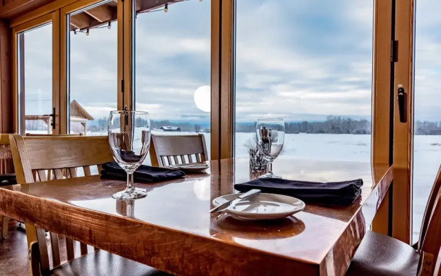 Gallatin River Lodge