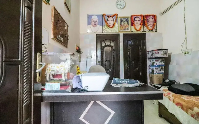 Shri Giriraj Dham by OYO Rooms
