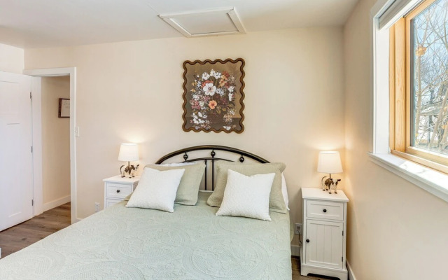 Patio & Mountain Views: Farmhouse in Mancos!