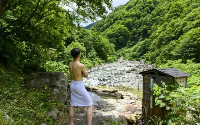 秋山郷雄川閣