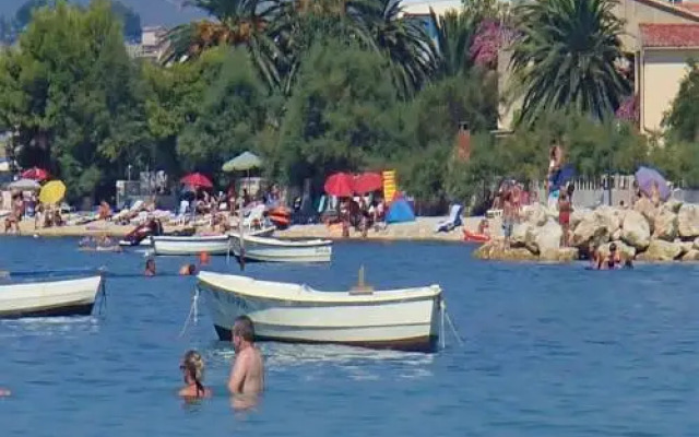 Apartments and Rooms Mladenka