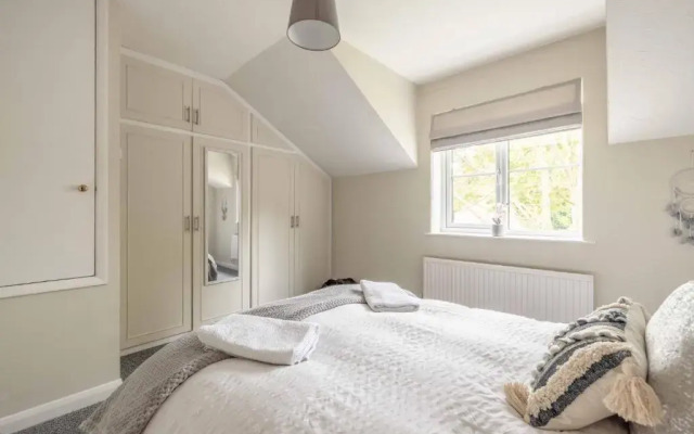 Windsor Burnham Ascot Haven Sleeps 4
