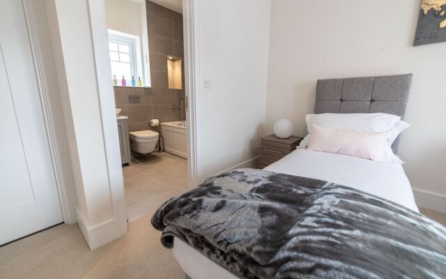 Reading Green Park Village Serviced Apt