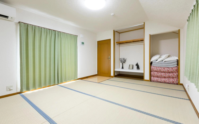 Plus 9 Station Inn – Guest Rooms – Izumisano