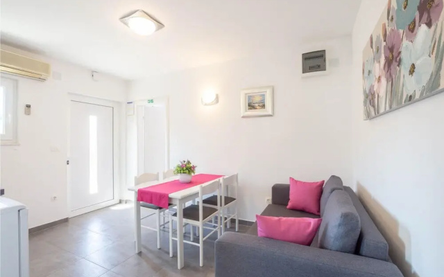 Beautiful Apartment in Podstrana With Wifi and 2 Bedrooms