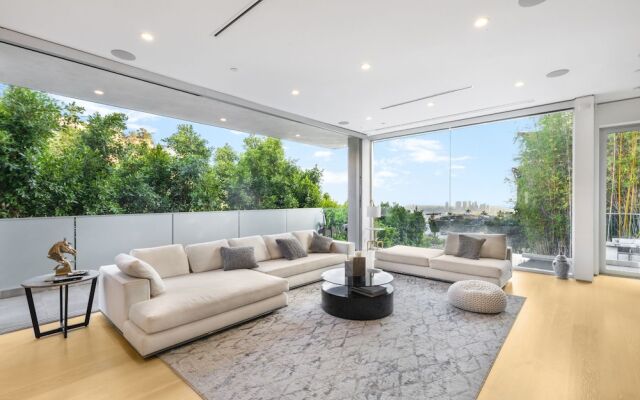 Sunset Heights - Elegant Modern Villa With Beautiful Views in the Hills