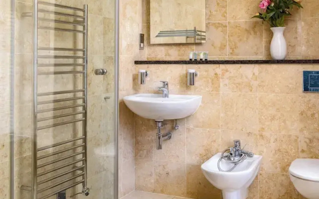 Park Lane 4-bed Mayfair Family House