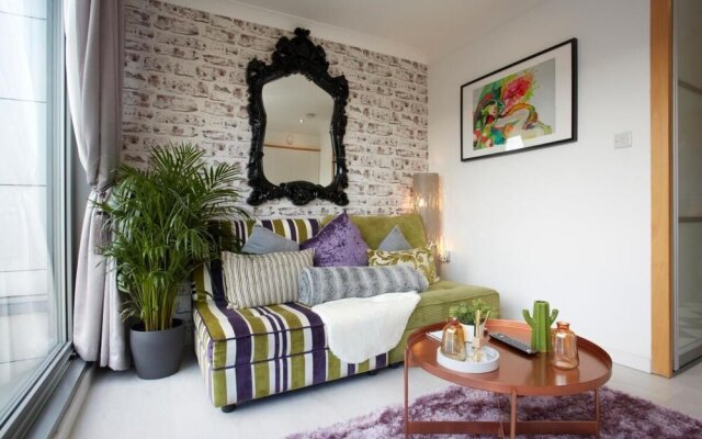 The Cakide - Leeds Stunning, Contemporary Cosy Find