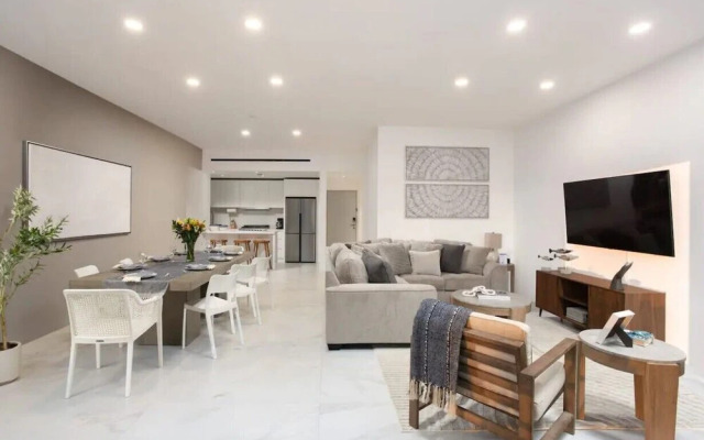 3BD Condo near Beach and Marina