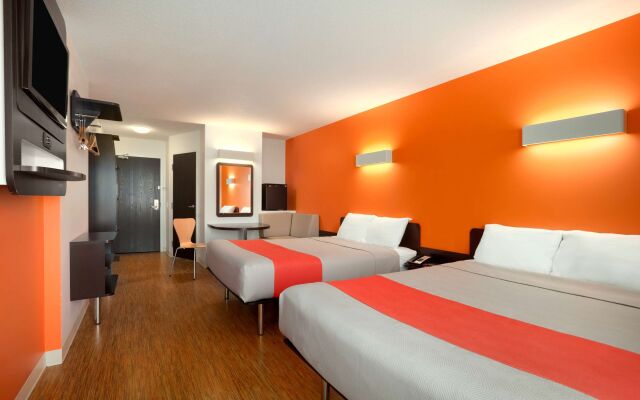 Motel 6 Swift Current, SK