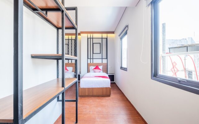 RedDoorz Plus @ Doorman Guest House