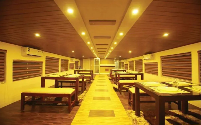 Indiavacationz Houseboat