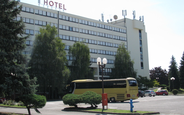 Hotel I