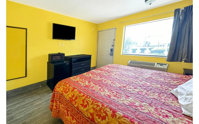 Luxury Inn By OYO Albany