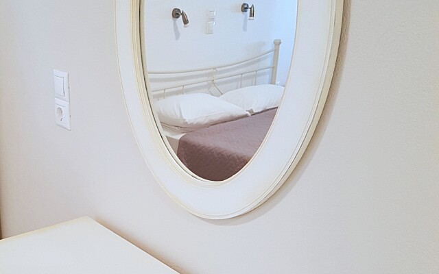 Petros Studios & Suites