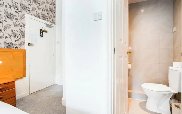 OYO The Lodge Bournemouth