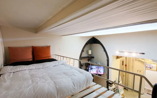 Classic studio Apt in heart of Tel Aviv