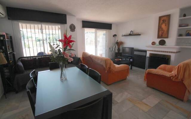 House - 2 Bedrooms with Pool and WiFi - 107850