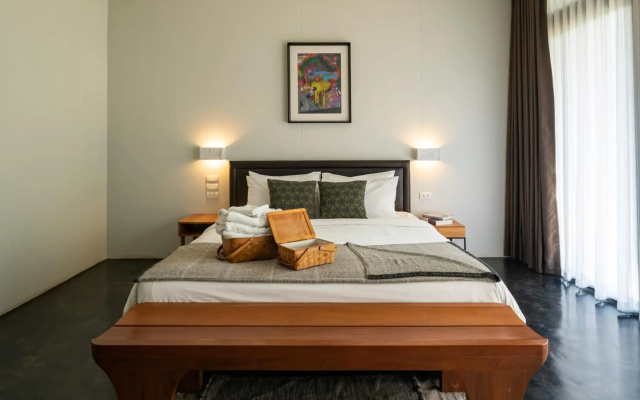 Cherlock Hotel