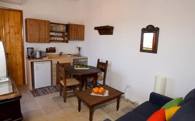 Eveleos Country House