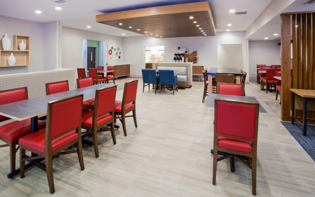 Holiday Inn Express Hotel & Suites Dickinson by IHG