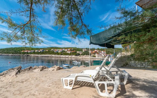 Stunning Home in Zavalatica With Wifi and 2 Bedrooms
