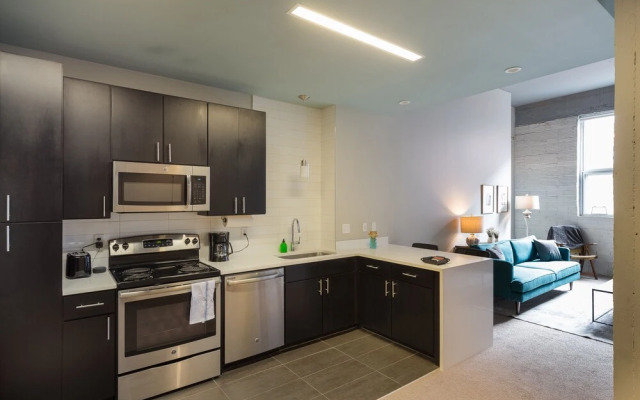 Spacious 1BR with Free Parking | Zen@Boss