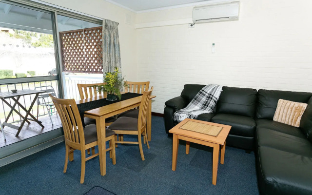 Dolphin Lodge