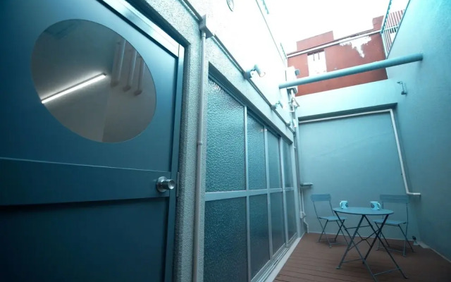RED SUBMARINE - Hostel