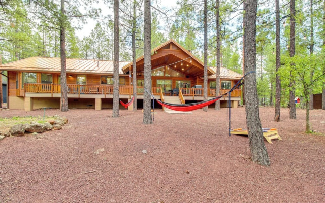 Pinetop-lakeside Cabin w/ Fireplace + Grill!