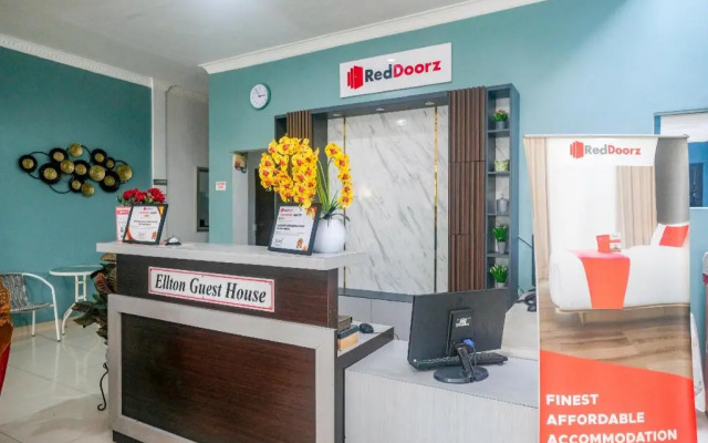 RedDoorz near Hermes Place Polonia Medan