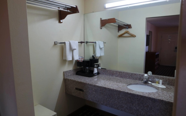 Howard Johnson by Wyndham Perry GA