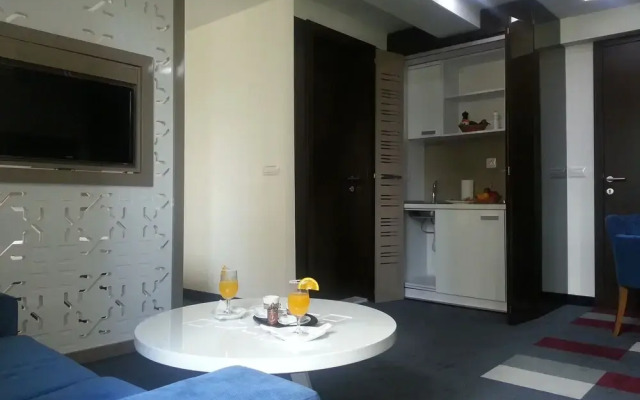 Serviced Apartment- Free Parking - Breakfast bar