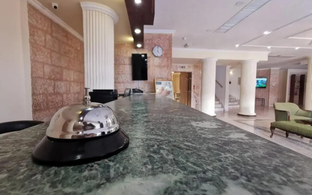 Edom Hotel
