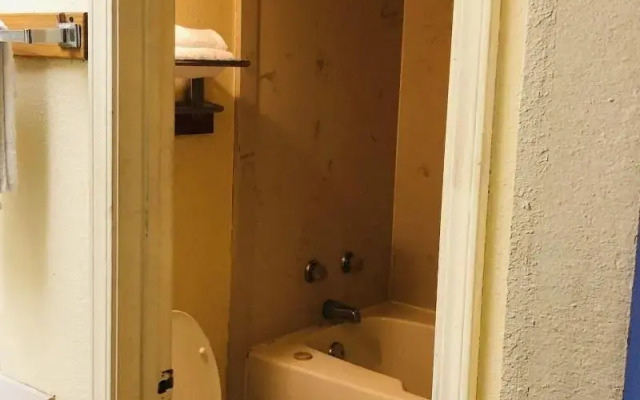 Executive Inn & Suites