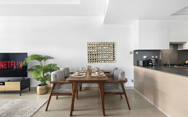 Mina Azizi - 422 2BD