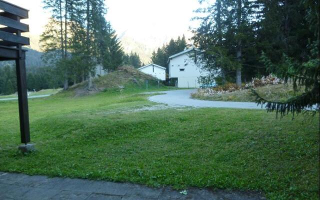 Gentiana (162 Li) Studio