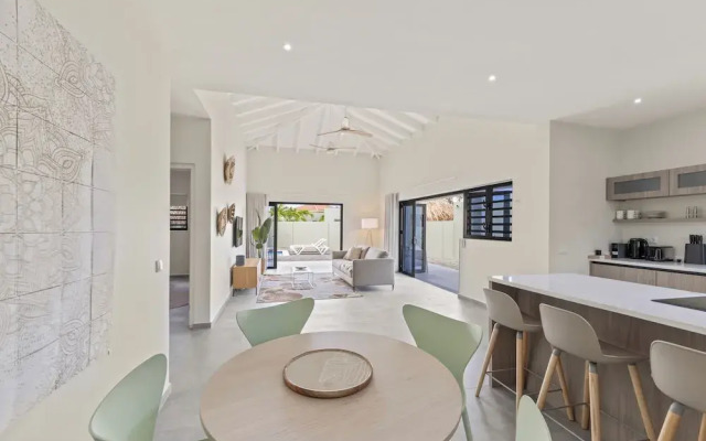 Villa Paradise with pool at mambo beach