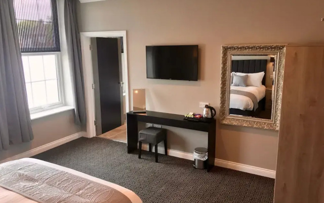 The Raven Hotel - Inn