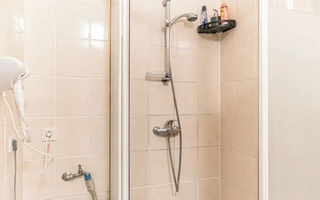 Beautiful 2BR Apt Near Meidling Station