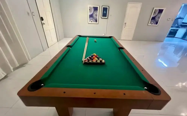 Pool and Jacuzzi Vacation Home