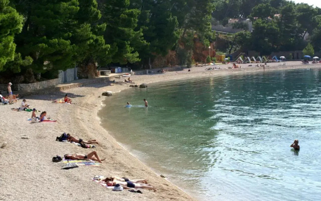 Apartments by the sea Brela, Makarska - 18356