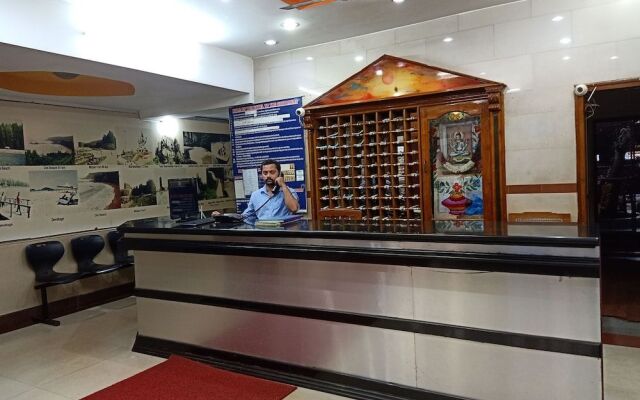 Spot On 45084 Hotel Navaratna Deluxe