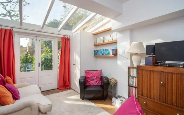 Cosy 1 Bedroom Flat With Garden in Lovely Chiswick