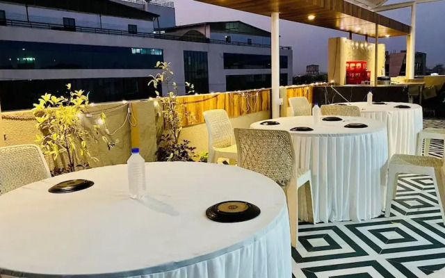 Hotel Aranyasutra Inaya - Indore