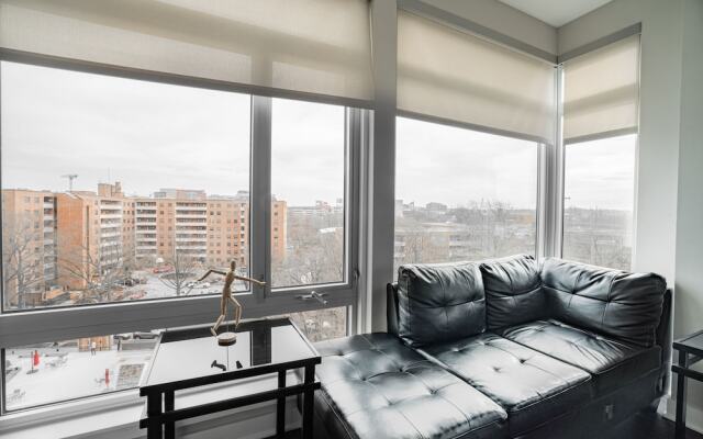 Capitol Hill Fully Furnished Apartments, Sleeps 5-6 Guests