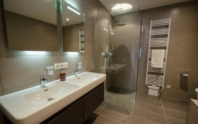 Superb Alpine Lodges Zell am See 6-8pax